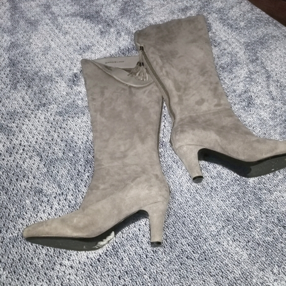 Suede boots and sandals - Picture 2 of 10